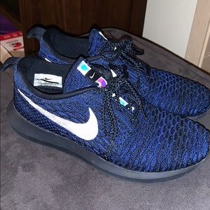 Nike Flyknit Roshe